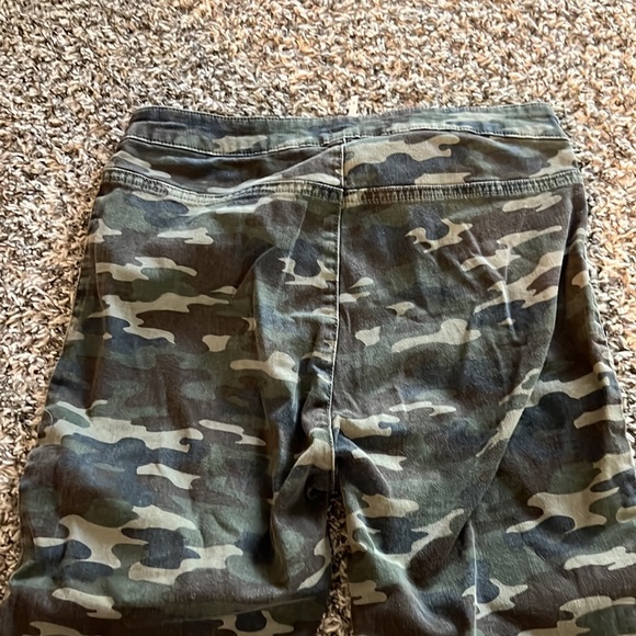 Jeans - Picture 2 of 4